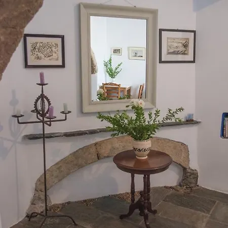 Pitsinades Guest house *