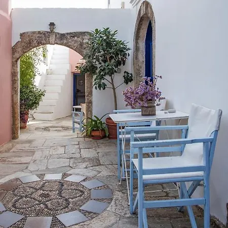 Pitsinades Guest house *